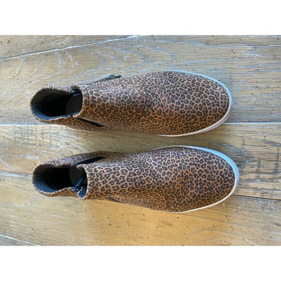 Clarks Pawley Adwin Womens Cheetah Suede Slip-On Fashion Sneakers, sz 9.5 - Picture 11 of 11